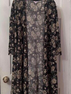 LuLaRoe Black & Cream Floral Knit Top